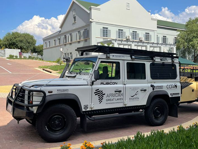 Supplying power to the AGL Expedition vehicle's kitchen and lights